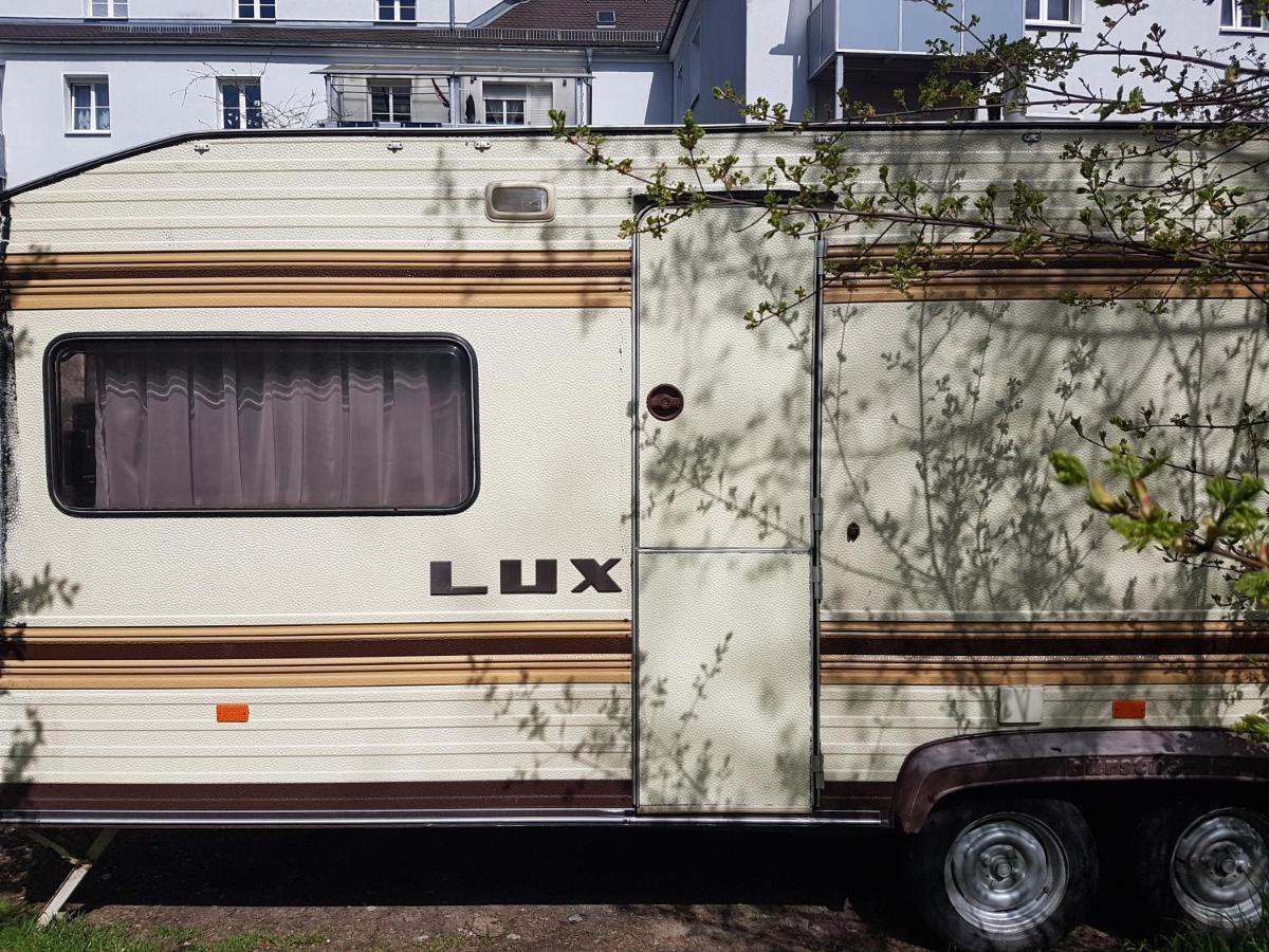 Retro Unterkunft! Gunstig Ubernachten Im Wohnwagen Am Wiesengrund. Only Public Toilets Available!
